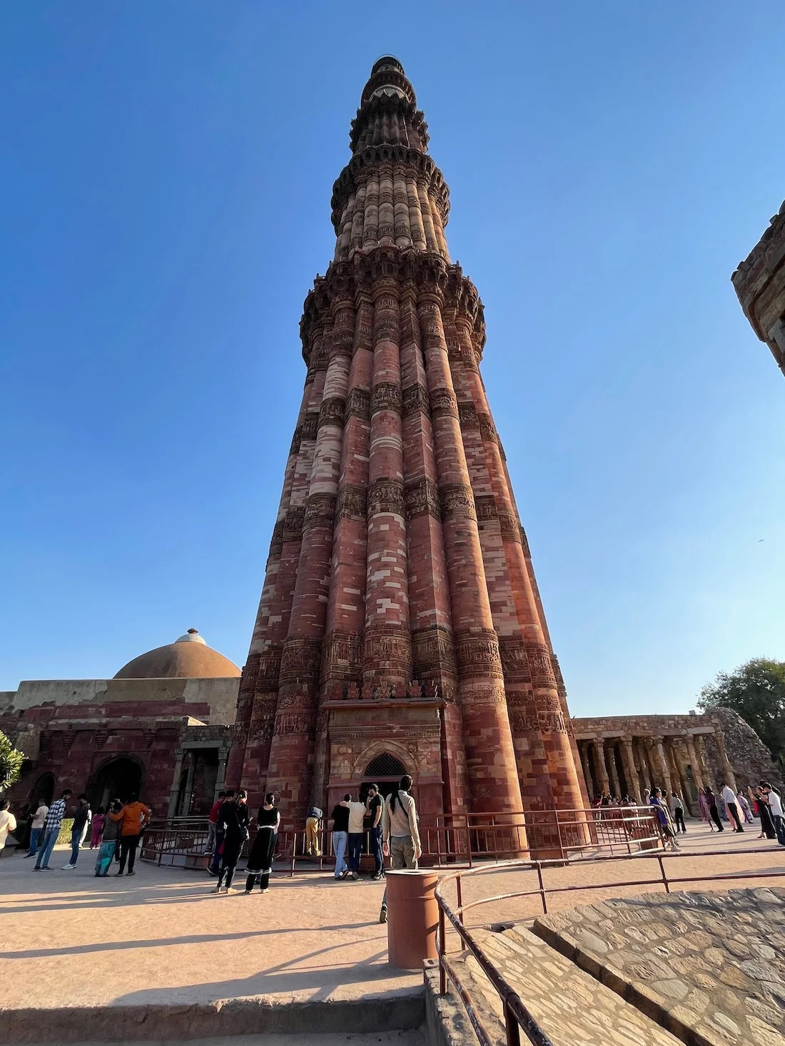Qutub Minar Close View Sunny